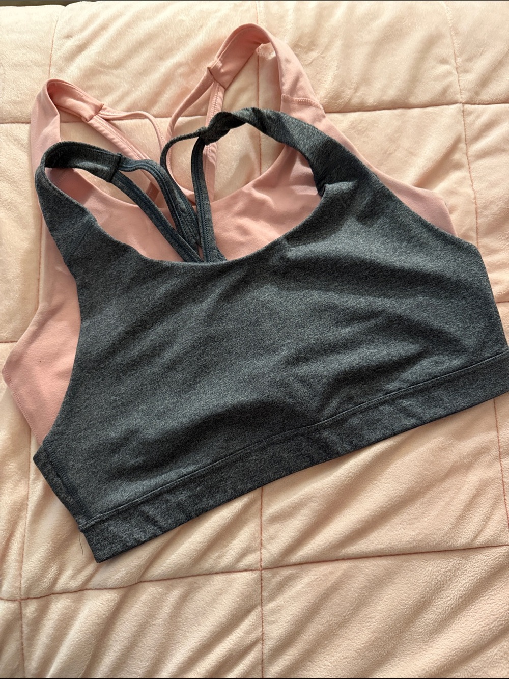 2 Old Navy Seamless Sports Bras in Charcoal Gray & Dusty Rose